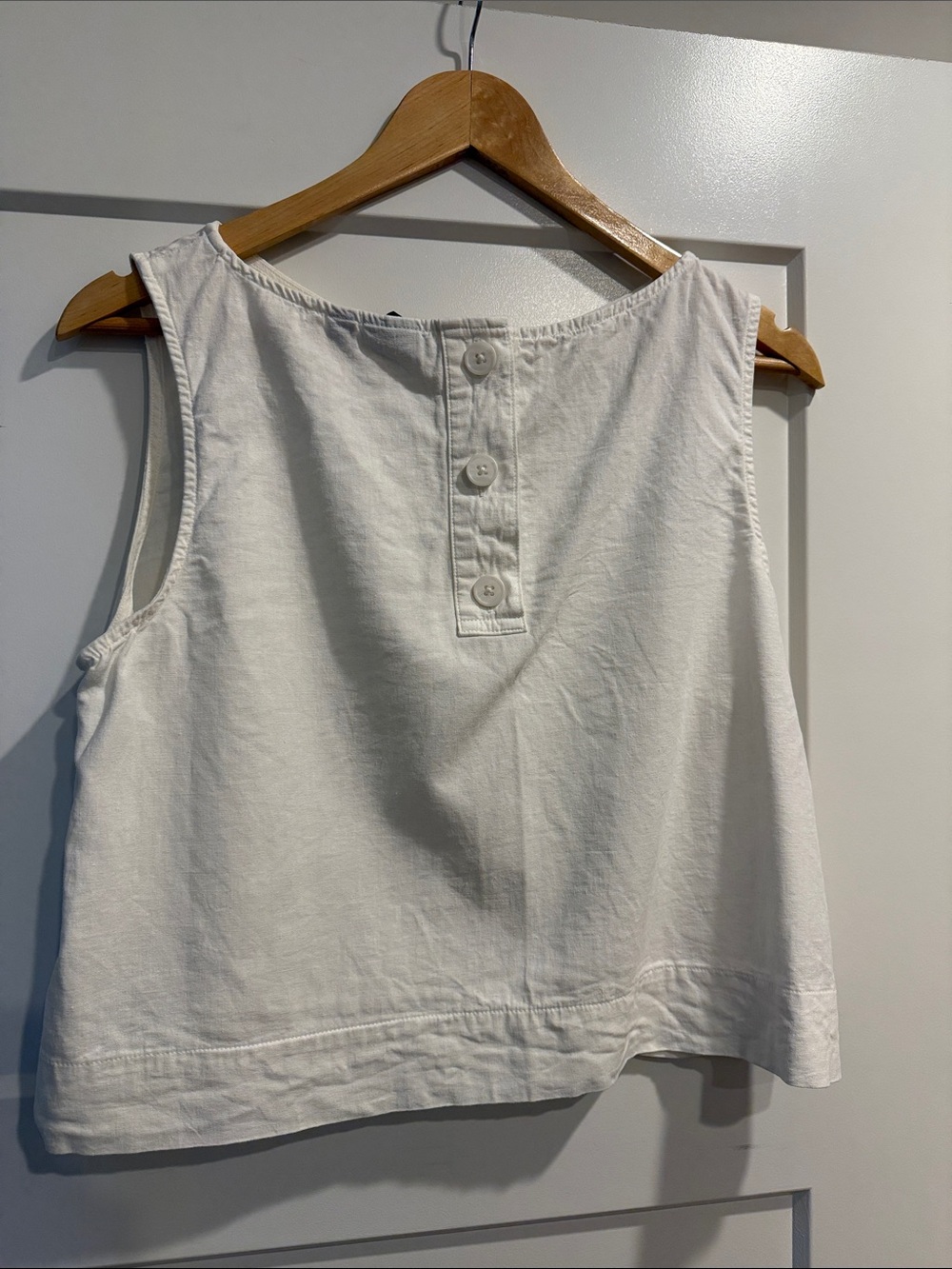 GAP White Sleeveless Tank Top - Picture 6 of 6
